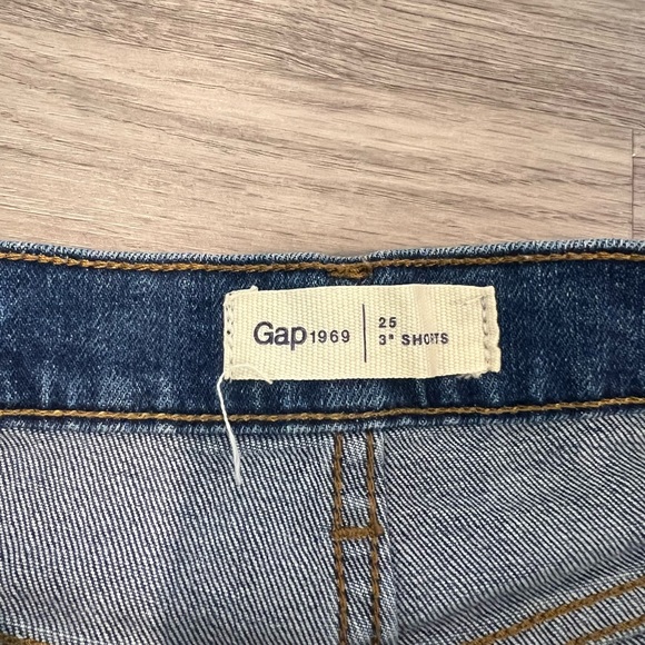 GAP DENIM SHORTS SIZE 25 - Picture 2 of 3
